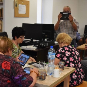 Darmowe szkolenia komputerowe dla seniorów 65+ MEW@