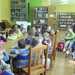 Odwiedziny dzieci z Przedszkola "Pod Topolą" w bibliotece / 05.04.2016