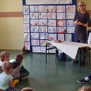 Spotkanie autorskie z pisarką Anną Janko w Szkole Podstawowej w Sławoszynie, 9 maja 2016