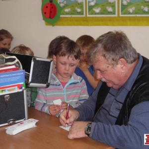 Spotkanie autorskie z Wiesławem Drabikiem w Szkole Podstawowej w Żarnowcu / 19 maja 2016