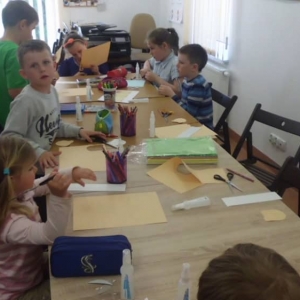 Lekcja biblioteczna z dziećmi uczęszczającymi na zajęcia świetlicowe w Szkole Podstawowej w Wierzchucinie, 20.05.2016